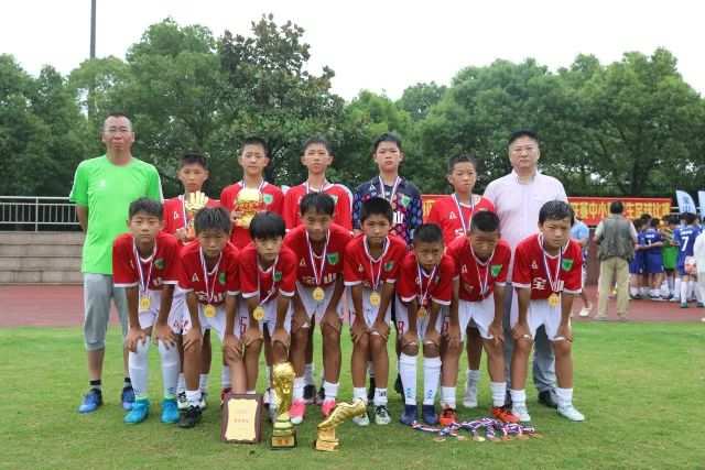 巴黎圣日耳曼2-1力克维拉 连续卫冕欧超杯